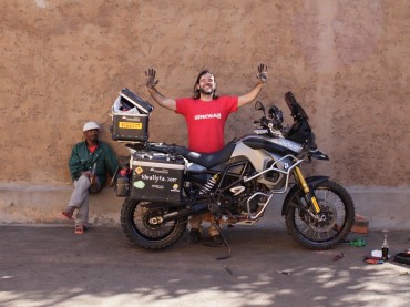 Entrevista a Charly Sinewan “Yo no viajo, vivo en movimiento”