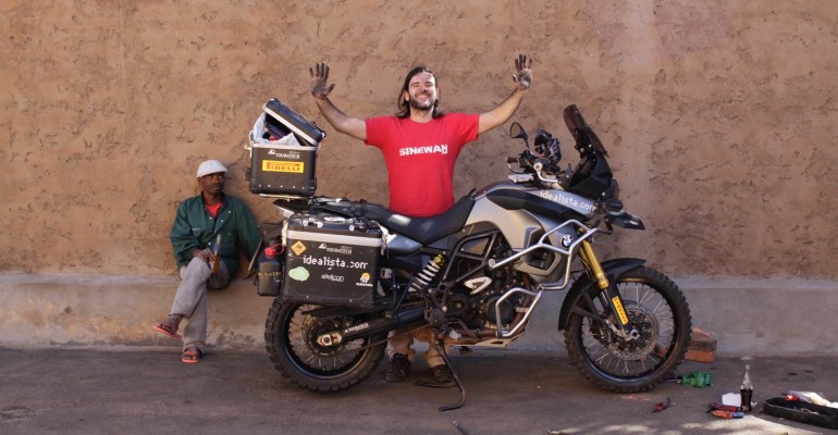 Entrevista a Charly Sinewan “Yo no viajo, vivo en movimiento”