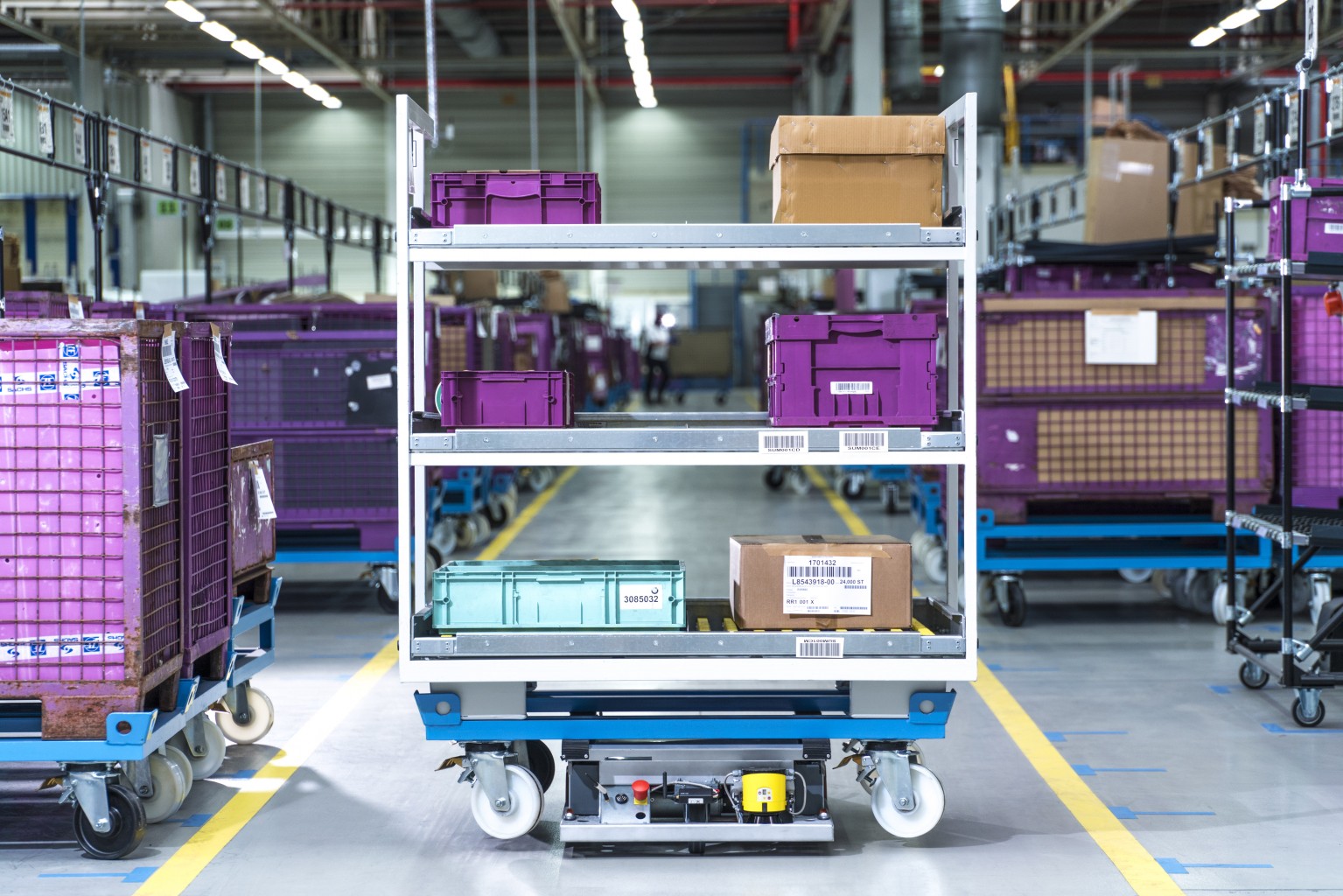 P90212120_highRes_self-driving-robot-i