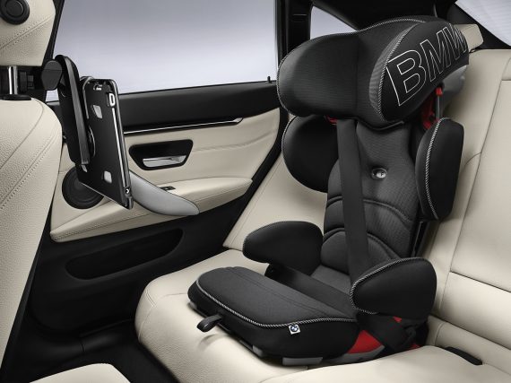 Niños felices con BMW