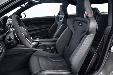 Interior del BMW M4 CS en Lime Rock Grey Metallic