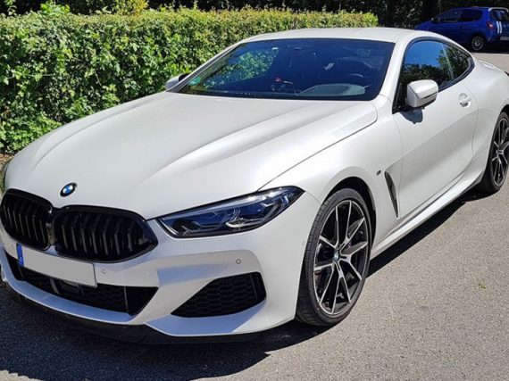 Un BMW M850i suelto por ahí